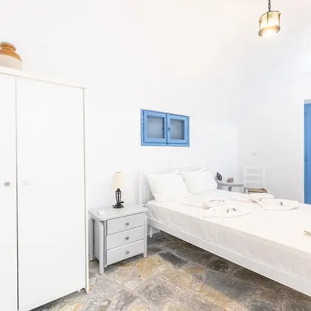 Captain's Quarters Guest house *